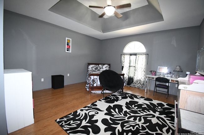 8389 E Loop 1604 S, House other with 5 bedrooms, 5 bathrooms and null parking in Adkins TX | Image 40