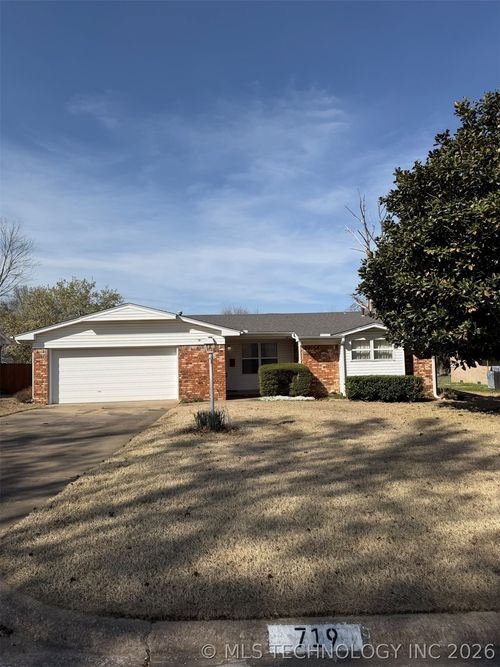 719 E Tennessee Ave, McAlester, OK, 74501-7057 | Card Image