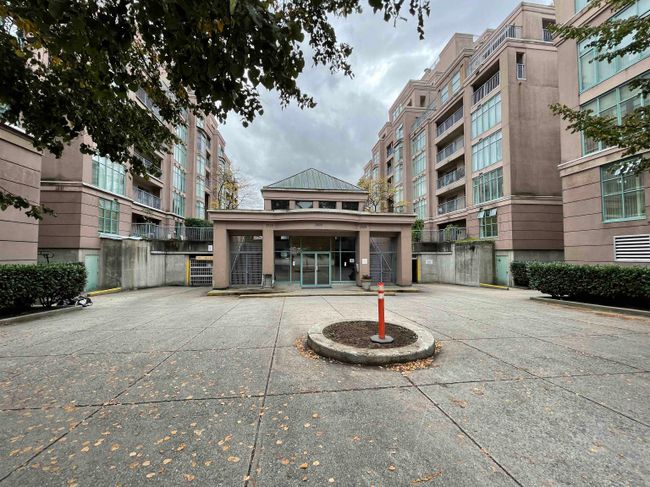 104 - 2468 E Broadway, Condo with 2 bedrooms, 2 bathrooms and 2 parking in Vancouver BC | Image 2