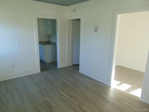 15338 Stephens Dr, Eastpointe, MI, 48021-1564 | Card Image