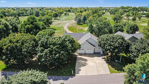 901 Par Tee Dr Drive, Hartford, SD, 57033 | Card Image