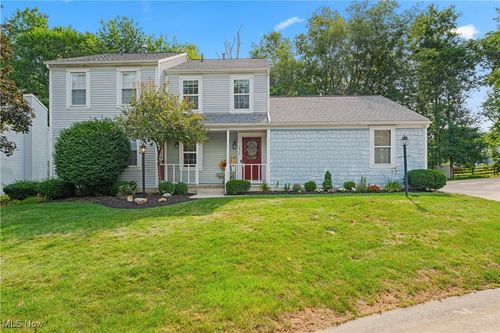 7916 Norriton Cir Nw, North Canton, OH, 44720-5624 | Card Image