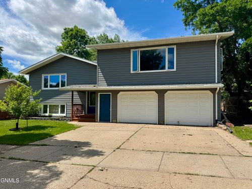 1005 Deapolis Dr, Hazen, ND, 58545-4915 | Card Image