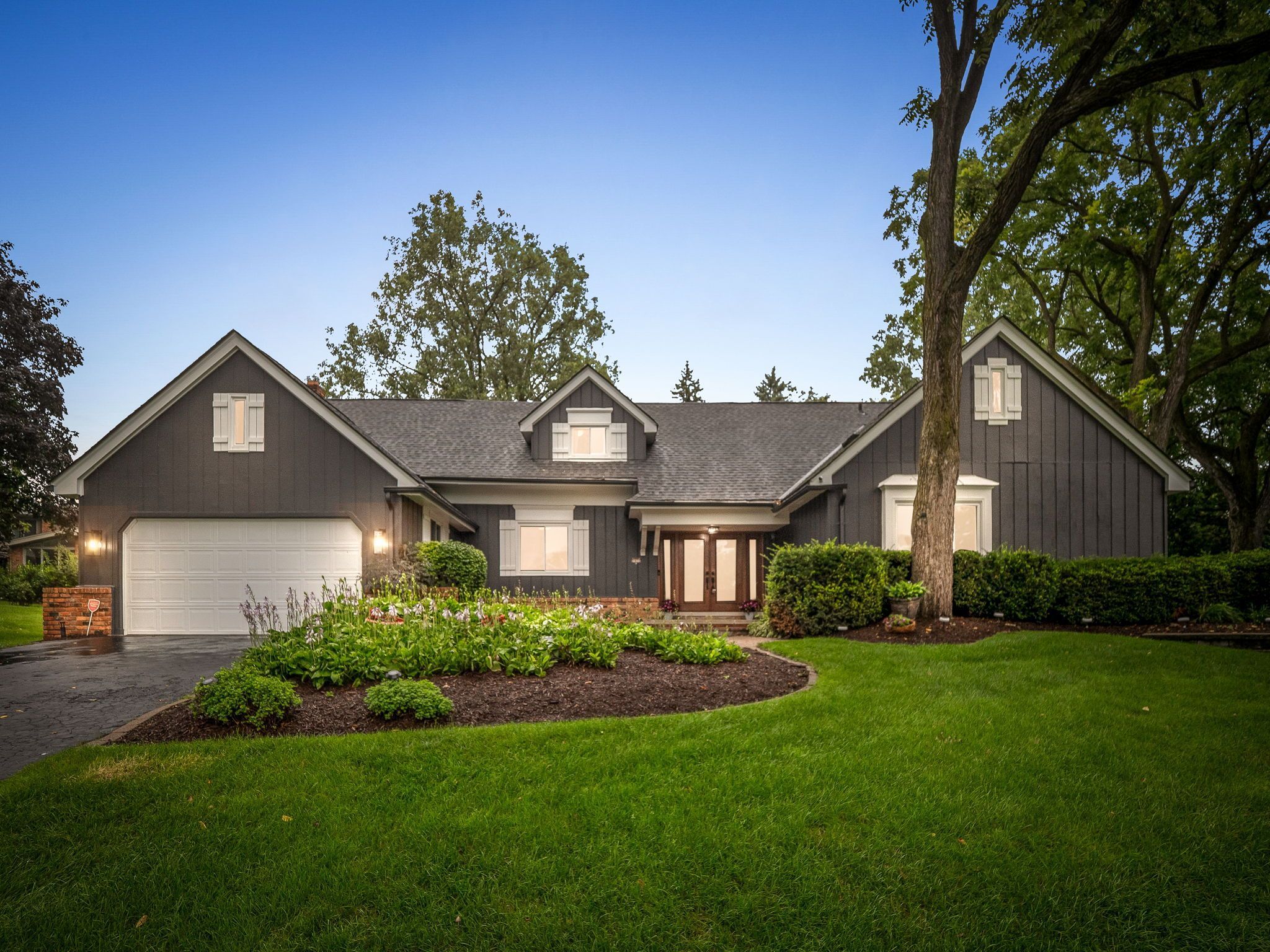 Woodland Ridge Dr, West Bloomfield, MI 48323