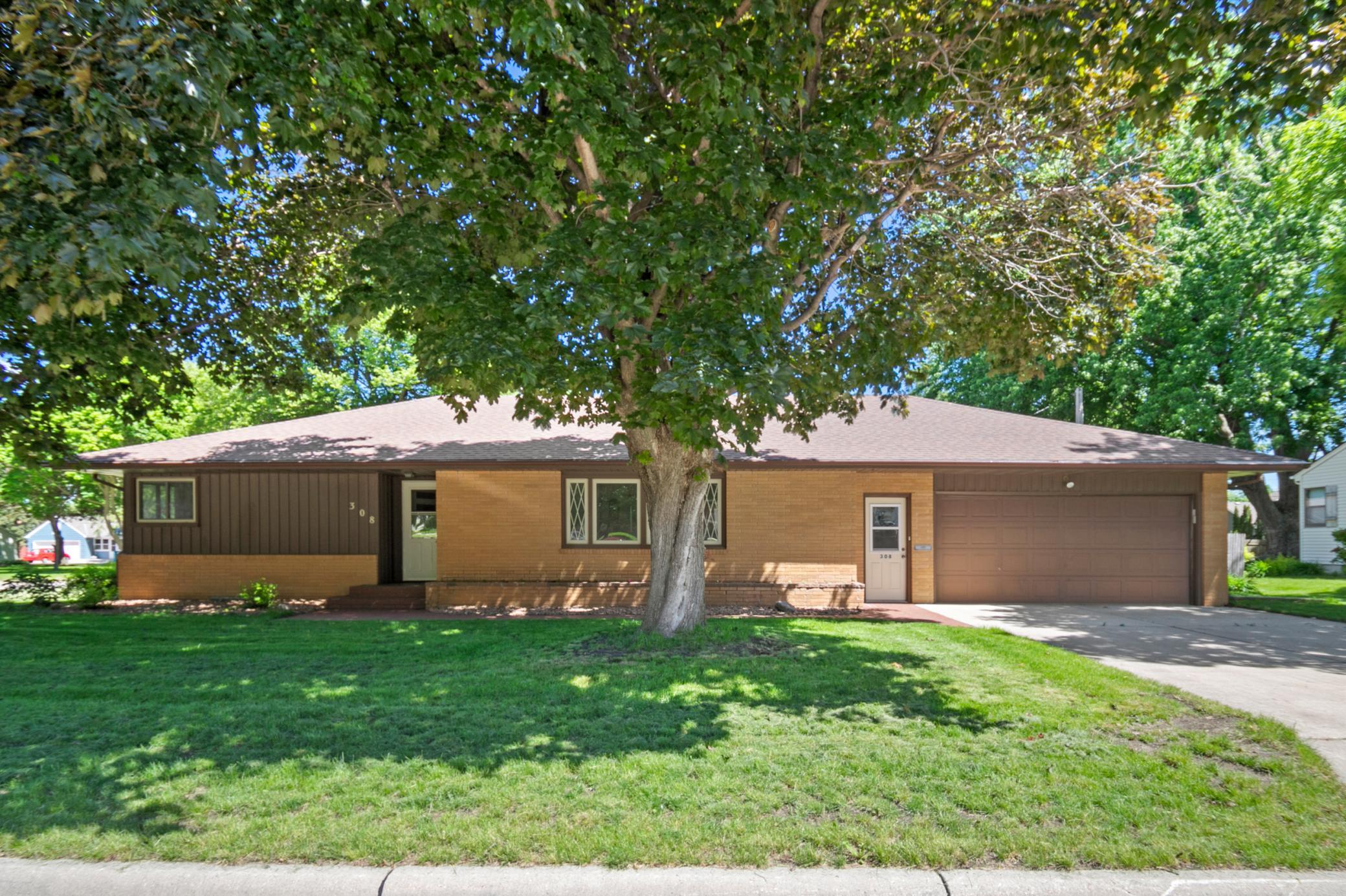 Murray St, Owatonna, MN 55060