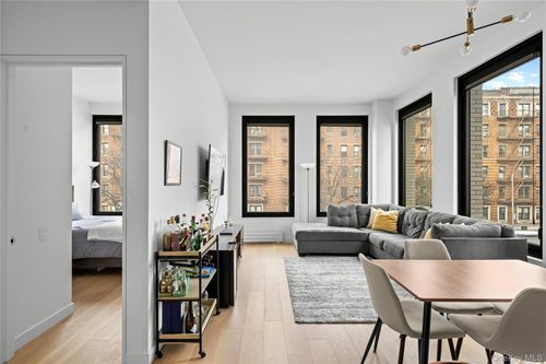 2l-21-21 31st St, Astoria, NY, 11105-2685 | Card Image