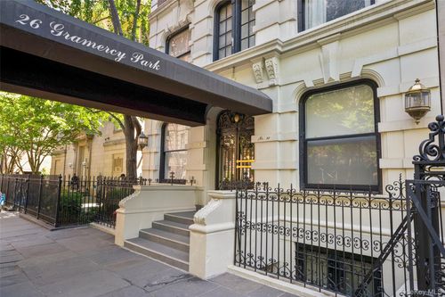 26 Gramercy Park S, New York, NY, 10003-1734 | Card Image