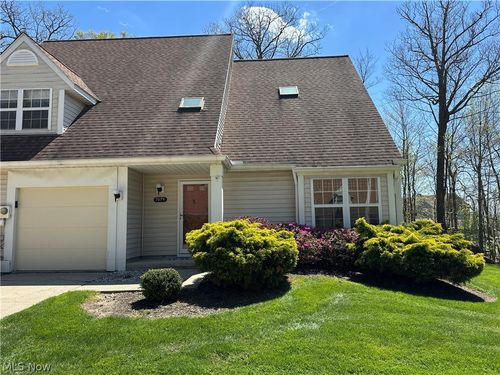7679 Creekwood Ln, North Royalton, OH, 44133-3863 | Card Image