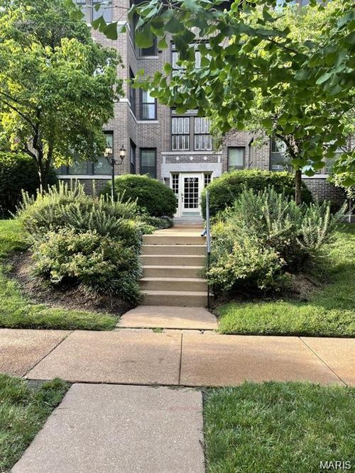 1e-5527 Waterman Blvd, Saint Louis, MO, 63112-1846 | Card Image