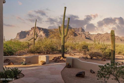 148 N La Barge Rd, Apache Junction, AZ, 85119-8872 | Card Image