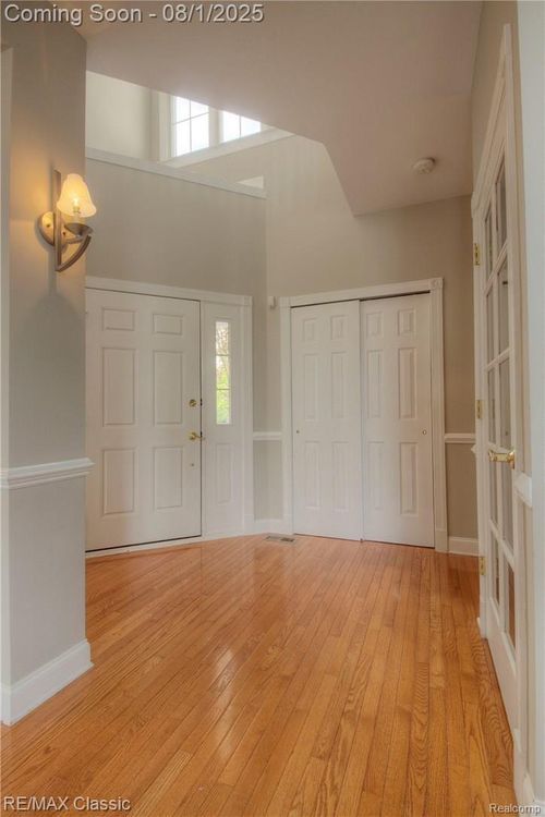 25846 Island Lake Dr, Novi, MI, 48374-2173 | Card Image