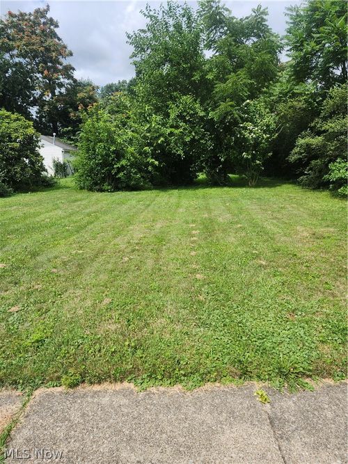 66 Holcomb Ave, Mogadore, OH, 44260-1152 | Card Image