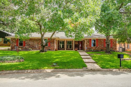 1800 Briarcrest Ln, Arlington, TX, 76012-5701 | Card Image