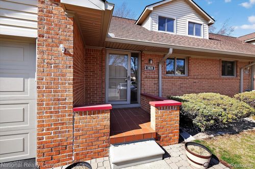 3920 Old Creek Rd, TROY, MI, 48084-1661 | Card Image