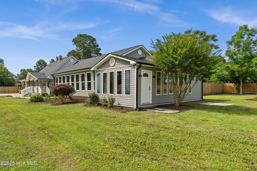 705 Bullard St, Roseboro, NC, 28382-0707 | Card Image