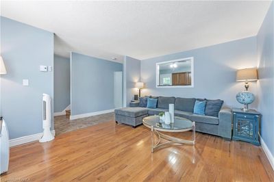 87 Rosemund Cres, Townhouse with 3 bedrooms, 1 bathrooms and 1 parking in Kingston ON | Image 2