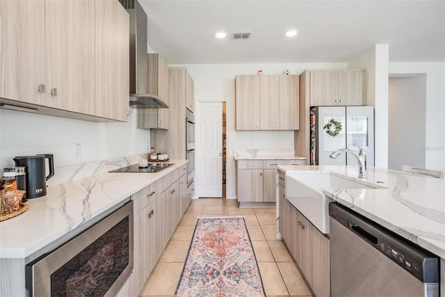 Lots of Counter space with Farm Style Sink | Image 32