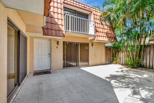579 Green Springs Pl, West Palm Beach, FL, 33409-7515 | Card Image
