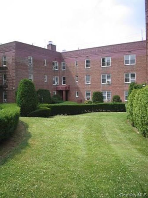 1f-10 Davenport Ave, New Rochelle, NY, 10805-3628 | Card Image