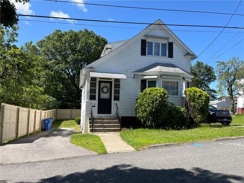 16 Winthrop St, Cranston, RI, 02910-1438 | Card Image