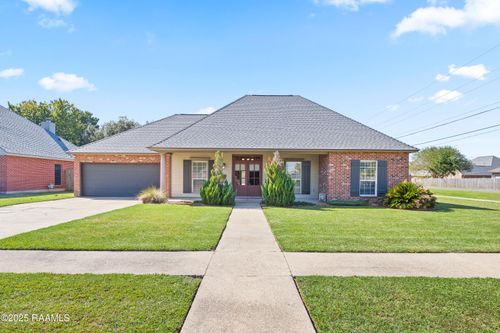 100 Piedmont Ln, Youngsville, LA, 70592-5431 | Card Image