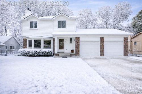 2358 Highfield Rd, Waterford, MI, 48329-3913 | Card Image