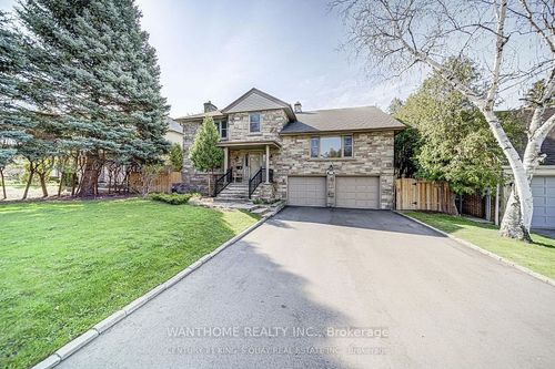 19 Lower Links Rd, North York, ON, M2P1H5 | Card Image