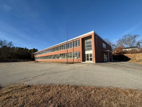 26 Main St, North Grosvenordale, CT, 06255-1711 | Card Image