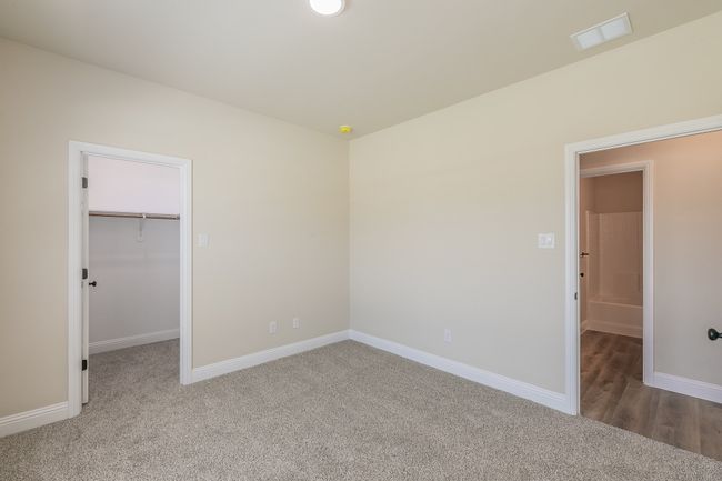 213 Navajo Trl, House other with 3 bedrooms, 3 bathrooms and null parking in Alvarado TX | Image 4