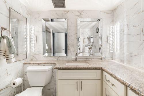 6b-240 Makee Rd, Honolulu, HI, 96815-3900 | Card Image