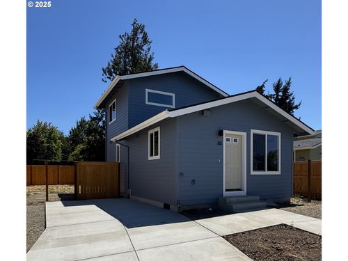 749 St Charles St, Eugene, OR, 97402-1793 | Card Image