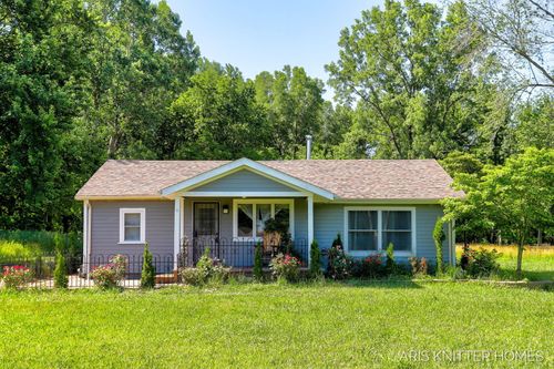 74213 10th Ave, South Haven, MI, 49090-9496 | Card Image