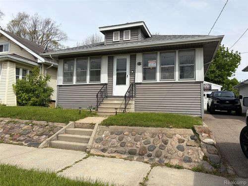 2210 Brown St, Flint, MI, 48503-3381 | Card Image
