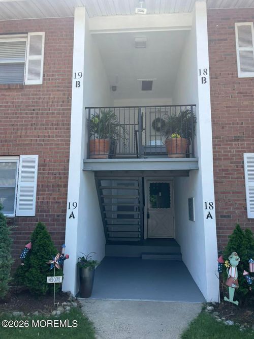 19a-735 Greens Ave, Long Branch, NJ, 07740-4948 | Card Image