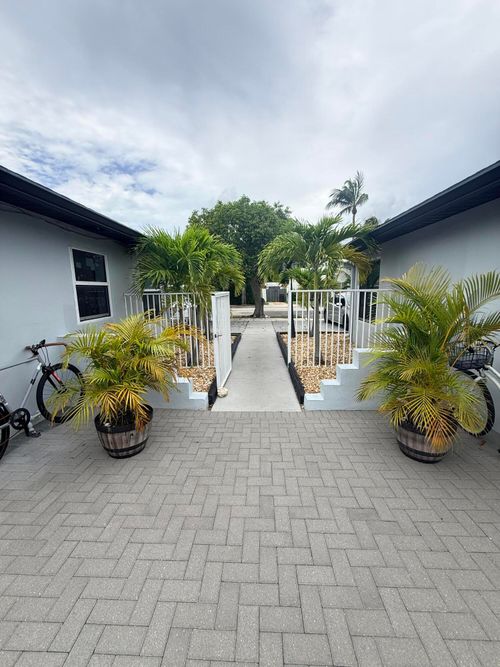 unit-2-220 Walton Blvd, West Palm Beach, FL, 33405-2342 | Card Image
