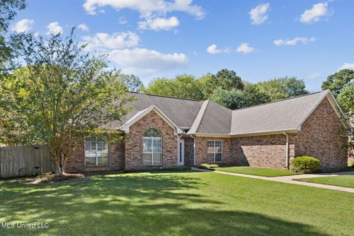 323 Woodlands Dr, Brandon, MS, 39047-8190 | Card Image