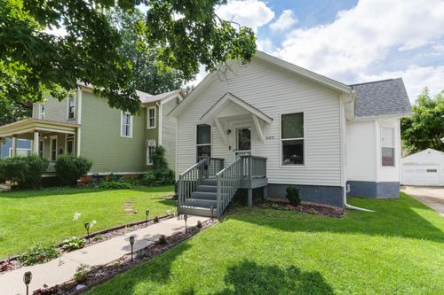 609 Market St, Bloomington, IL, 61701-3215 | Card Image