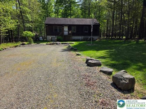 1037 Maplewood Dr, Newfoundland, PA, 18445-7756 | Card Image