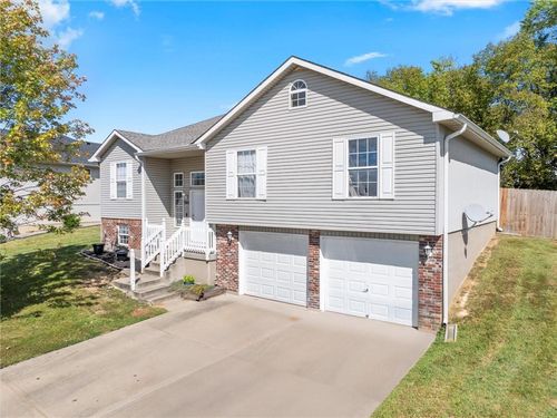 3207 Steel Wheel Dr, Harrisonville, MO, 64701-4386 | Card Image