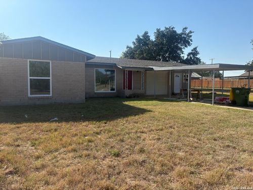 107 Robinhood Dr, Kenedy, TX, 78119-2502 | Card Image
