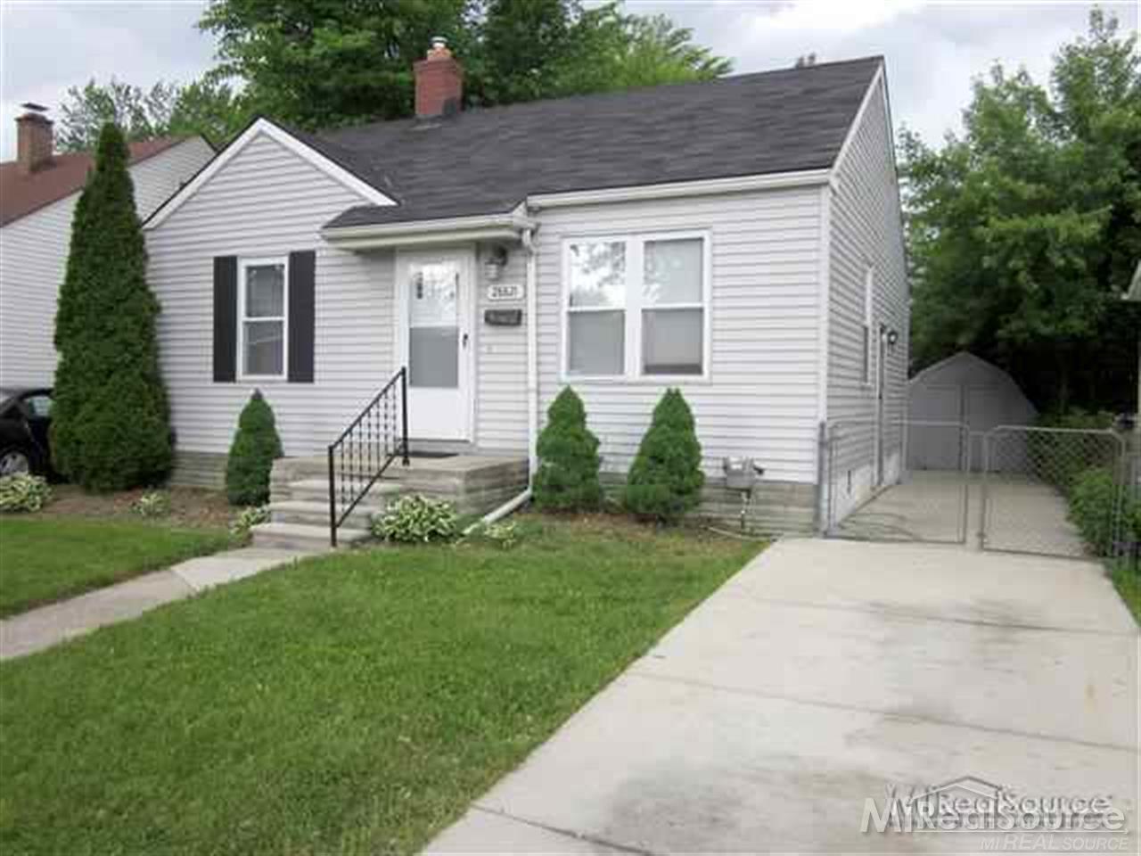 Hillview St, Roseville, MI 48066