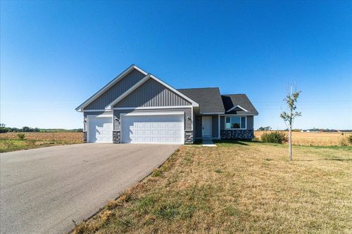 922 Prestwick Dr, Belle Plaine, MN, 56011-4100 | Card Image