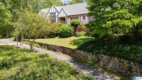 33 Sunset Dr, Anniston, AL, 36207-6274 | Card Image