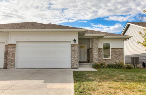 4427 Lower Beaver Rd, Des Moines, IA, 50310-4916 | Card Image
