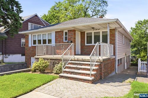 458 Stillwell Ave, Fort Lee, NJ, 07024-2143 | Card Image