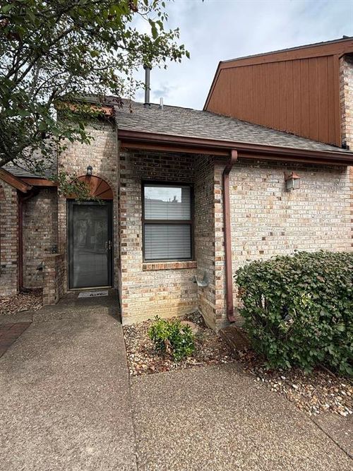 641 Chuck Gray Ct, Owensboro, KY, 42303-7324 | Card Image