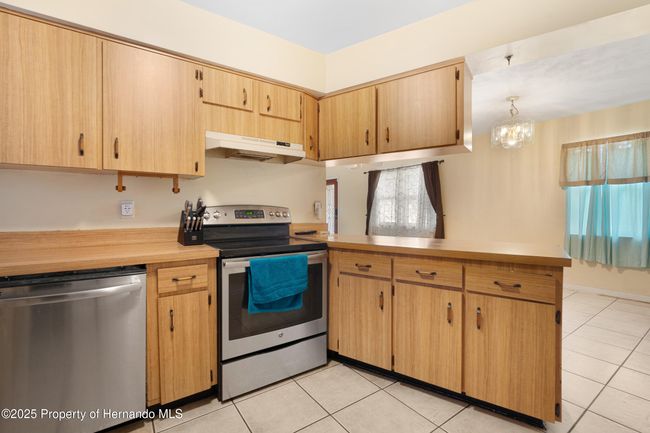 7464 Acorn Cir, House other with 3 bedrooms, 2 bathrooms and null parking in SPRING HILL FL | Image 12