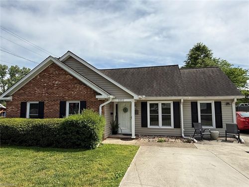 1002 Lawson St, Eden, NC, 27288-5912 | Card Image