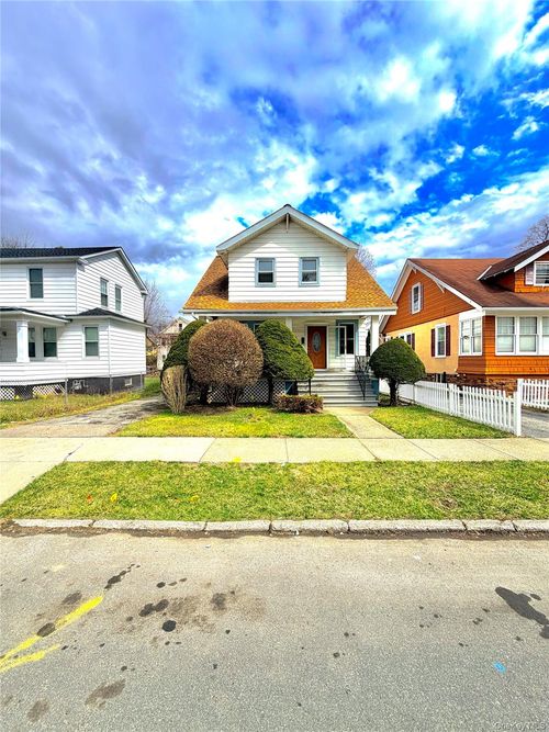 9 Edgar St, Poughkeepsie, NY, 12603-2701 | Card Image