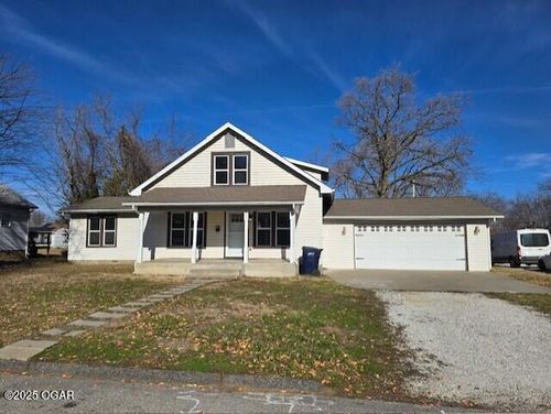 815 W 12th St, Webb City, MO, 64870-2853 | Card Image